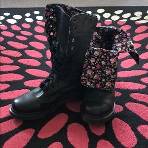 Dr Martens Size WMN’s 10 Triumph 1914